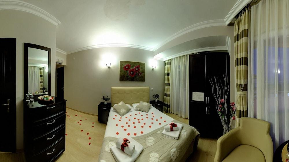 Marine House Boutique Hotel อดาลาร์ ภายนอก รูปภาพ